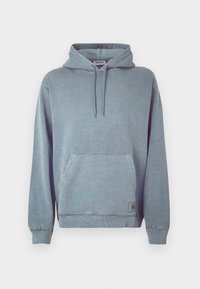 Jasnoniebieska bluza z kapturem wykonana z miękkiej mieszanki bawełny, z kieszenią kangurką, regulowanym kapturem na sznurek, ściągaczami przy mankietach i małą naszywką z logo.