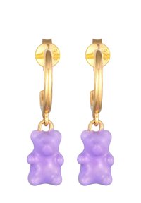 Goldene Creolenohrringe mit lila Gummibärchen-Anhängern, mit glänzender Oberfläche und strukturierten Details. Hergestellt aus einer Legierung und Harzmaterialien.
