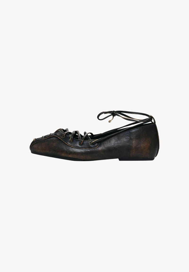 Black leather flat shoe with a rounded toe, lace-up detail, and a low heel. Textured finish with subtle color variations.