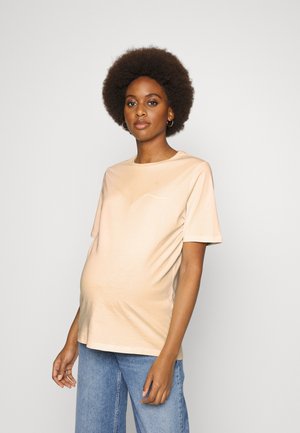 T-shirt de maternidade em pêssego claro com mangas curtas, corte descontraído e detalhe de logotipo pequeno no peito. Tecido suave em mistura de algodão.