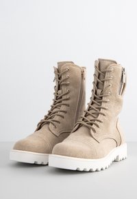 TWINSET Botines con cordones - nude