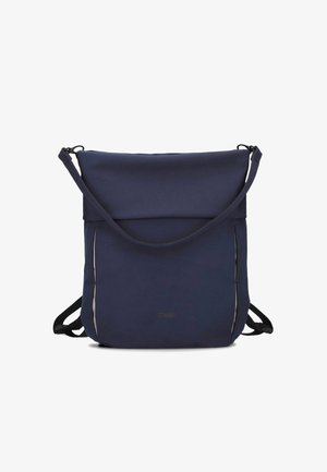 Borsa a tracolla blu navy con tracolla regolabile, patta superiore e logo frontale discreto, progettata per un uso quotidiano casual e versatile.