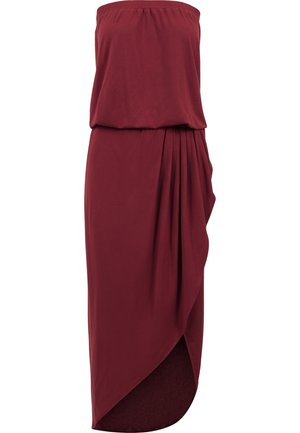 Burgunderfarbendes trägerloses Kleid aus weichem Stoff, mit einem drapierten Design, asymmetrischem Saum und Raffung auf einer Seite.