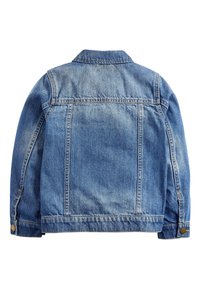 Klasická modrá džínová bunda s dlouhými rukávy, knoflíkovými manžetami a viditelným švem, zobrazená ze zadní strany na bílem pozadí.