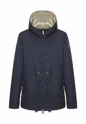 Giacca con cappuccio blu navy con fodera interna crema, cerniera frontale, coulisse regolabili in vita e toppa con logo sulla manica sinistra.