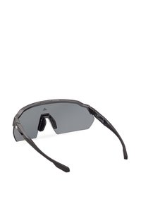 Ochelari de soare cu un cadru unghiular negru și lentile întunecate. Brațe subțiri din cauciuc cu accente texturate pentru aderență și stil.