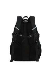 Sac à dos noir avec un panneau arrière en maille, des bretelles rembourrées, une sangle de poitrine réglable et des accents réfléchissants pour la visibilité.