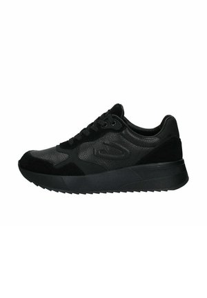 Scarpe da ginnastica nere realizzate in pelle strutturata e camoscio, con un collo imbottito, chiusura a lacci e una suola in gomma spessa e scanalata.
