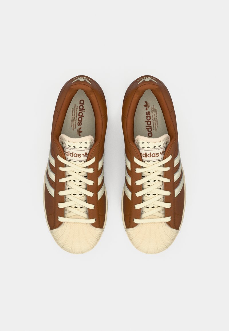 adidas gazelle silver green womens Adidas SUPERSTAR VINTAGE, Preloved Bronze/Preloved Bronze/Golden Beige –  Beamhill main image 1