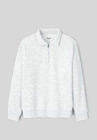 Pull-over en sweat gris clair avec une fermeture éclair à quart et un col, présenté sur un fond uni clair.