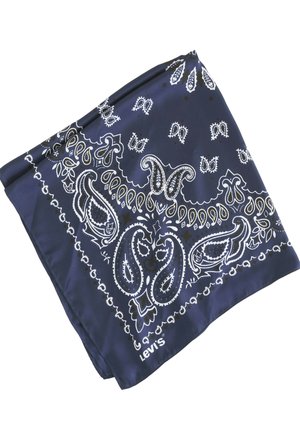Marineblauwe bandana met witte paisley- en bloemmotieven, opgevouwen, met een klein Levi's-logo in een hoek.