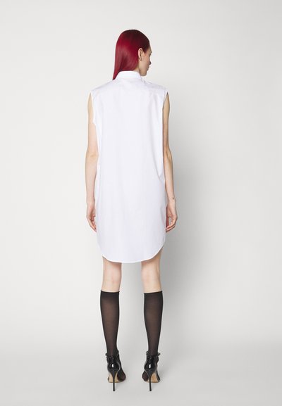 EDITHMARCEL SLEEVELES CHAMISIER - Φόρεμα πουκάμισο - white