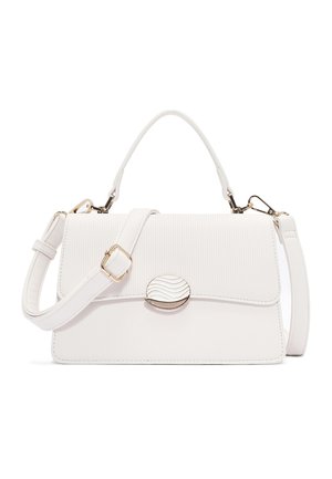 Borsa bianca con patta strutturata, chiusura rotonda in argento, manico superiore e tracolla regolabile con fibbia in ottone dorato.