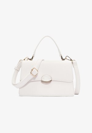 Borsa bianca con patta strutturata, chiusura rotonda in argento, manico superiore e tracolla regolabile con fibbia in ottone dorato.