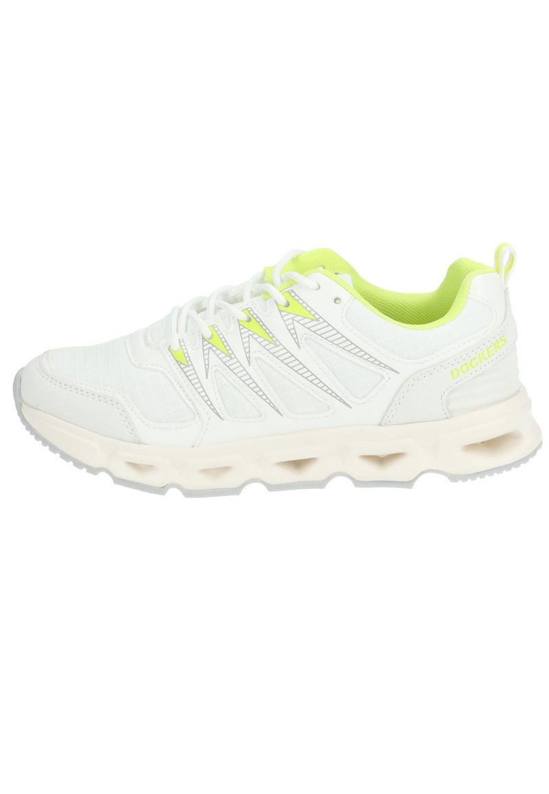 Scarpa atletica bianca con accenti giallo neon, tomaia in rete testurizzata, design con lacci e suola imbottita con sezioni ritagliate per la ventilazione.