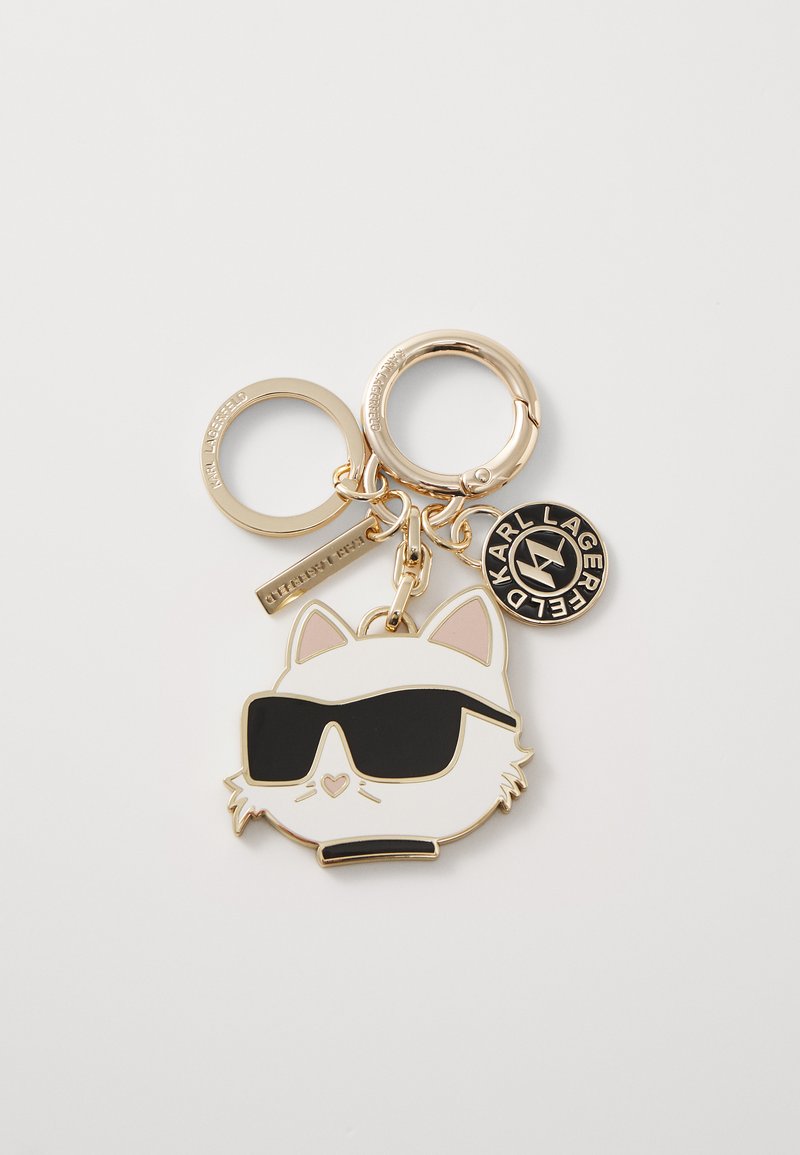 Portachiavi caratterizzato da una faccina di gatto bianca e nera, con occhiali da sole neri. Hardware tono oro con un charm brandizzato attaccato.