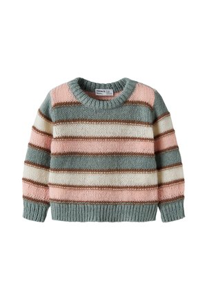 Pull tricoté enfant avec des rayures horizontales en bleu poussiéreux, rose, blanc et marron, avec poignets, ourlet et col côtelés.
