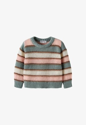 Pull tricoté enfant avec des rayures horizontales en bleu poussiéreux, rose, blanc et marron, avec poignets, ourlet et col côtelés.