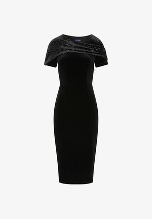 Mustaline pikkade varrukatega must sametkleit, millel on lühikesed varrukad ja sädelev, asümmeetriline šaalikaelus.