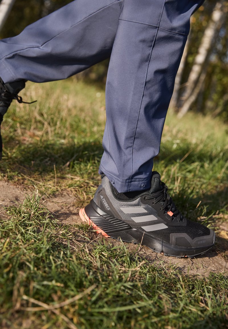 Adidas Terrex TERREX SOULSTRIDE  - Chaussures de running - core black/grey four/amber tint