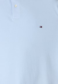 Tommy Hilfiger 1985 REGULAR - Poloskjorter - breezy blue