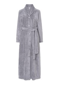 Ropa gris texturizada hecha de material suave. Presenta un cuello de chal, mangas largas, botones en la parte delantera y un cinturón a juego.