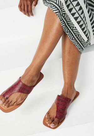 Next, Sandales tongs - red