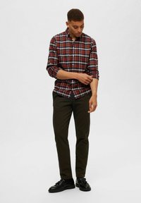 Selected Homme SLIMOWEN-BRUSHED NOOS - Overhemd - burnt henna