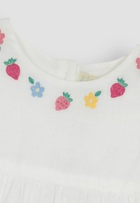 JoJo Maman Bébé SEASHELL EMBROIDERED REGULAR FIT - Rochie de zi - white strawberry