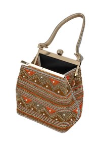 Geantă cu mărgele cu un model geometric în maro, portocaliu și argintiu. Are o ramă metalică aurie, un închizător și o curea texturată.