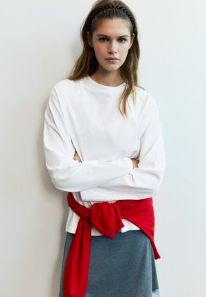 PULL&BEAR, OVERSIZED LONG-SLEEVED T-SHIRT- T-SHIRT - T-shirt à manches longues - white