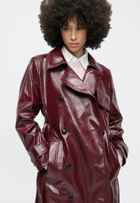 HUGO MISANDO - Trenchcoat - dark purple