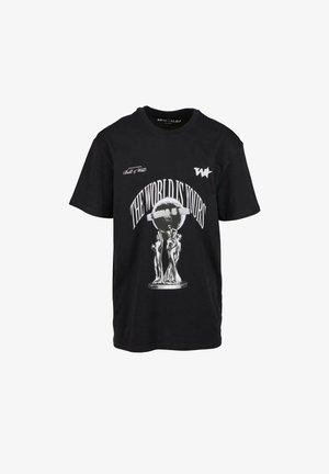 Camiseta de algodón negra con un gráfico blanco de un globo terráqueo con figuras y el texto "EL MUNDO ES TUYO" en letras curvas.