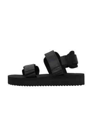 Schwarze Plateausandale mit drei verstellbaren, breiten Riemen und einer profilierten Sohle für Grip, seitlich auf weißem Hintergrund abgebildet.