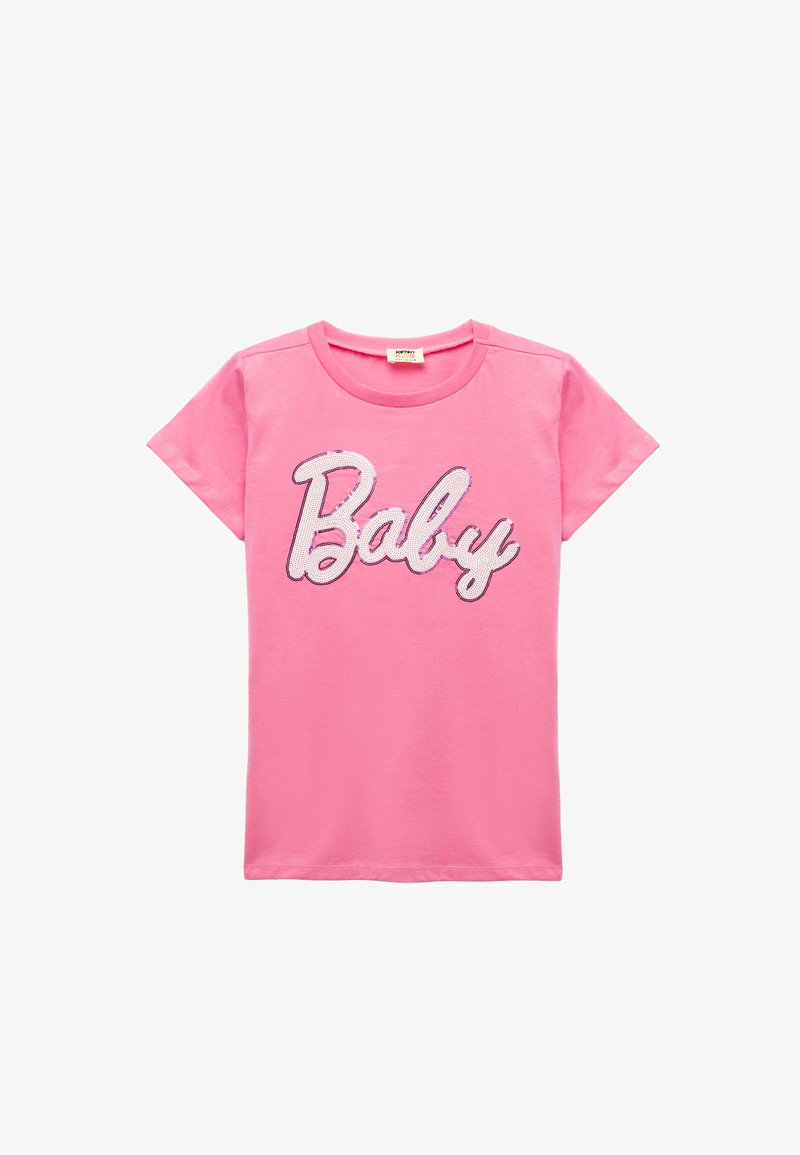 Rosa bomulds T-shirt med korte ærmer, der har ordet "Baby" i pailletbogstaver over fronten. Glat tekstur, klassisk rund hals.