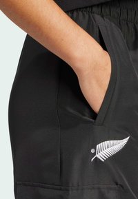 adidas Performance BLACK FERNS ESSENTIALS WOVEN CARGO - Bukser - black