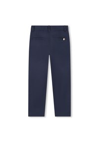 Pantalons bleu marine en tissu lisse, avec une coupe droite, deux poches arrière et un petit accent rayé sur la poche droite.