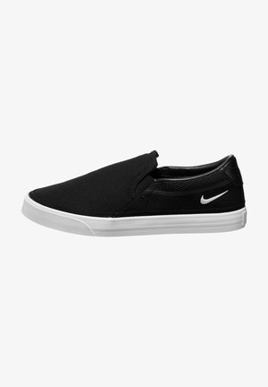 Czarny slip-on sneaker z białą podeszwą i logo Nike, z siateczkową wyściółką i gładkim materiałem wierzchnim, pokazany z profilu.