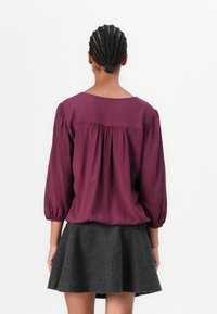 TOM TAILOR WITH V-NECK - Bluza - bordeaux red