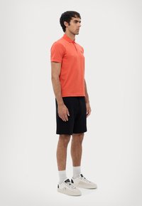 EA7 Emporio Armani TRAIN CORE - Polotričko - summer fig