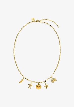 Halskette in Goldoptik mit einem Kettendesign, ausgestattet mit fünf maritimen Charms: einem Seepferdchen, einer Schildkröte, einer Muschel, einem Seestern und einem Krebs.