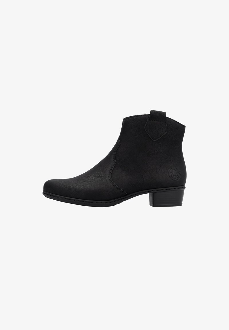 Schwarze Knöchelstiefel mit einem Obermaterial aus synthetischem Leder, runder Zehenpartie, niedrigem Absatz und einem dekorativen Tab an der Hinterseite. Dezente Logodetails an der Seite.