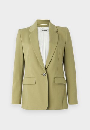 Olijfgroene blazer van gladde stof, met een enkele knoopsluiting, geknipte revers en twee voorzakken.