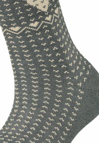 Gestrickte Socken in Grau mit cremefarbenen Mustern; sie verfügen über Zickzack- und Wellenmuster, eine gerippte Textur und eine feste Ferse.