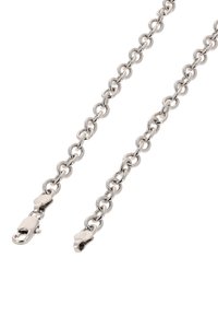 Dvoje stříbrných řetízků s kulatými články a karabinovým zapínáním na bílém pozadí.