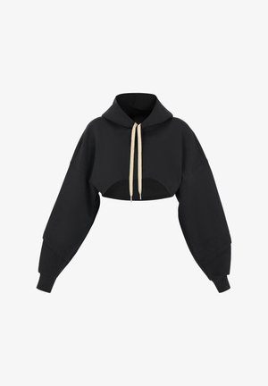 Fekete rövid fazonú kapucnis pulóver, puha anyagból készült, széles szabással, alacsony vállakkal, elülső kivágással és világos színű húzózsinórokkal.