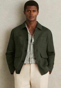 Reiss REGULAR FIT - ADAM FOUR POCKET - Jachetă de vară - khaki green