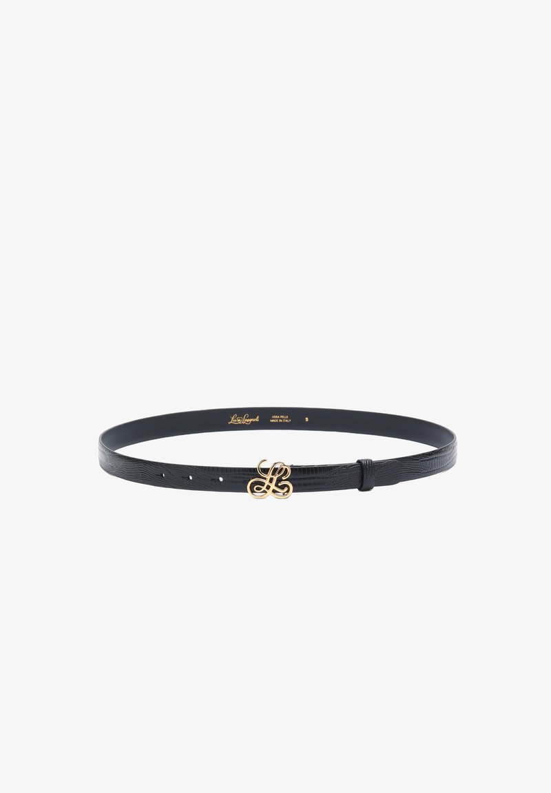 Ceinture en cuir noir texturé avec une petite boucle entrelacée dorée "LL" et des trous de réglage sur fond blanc.