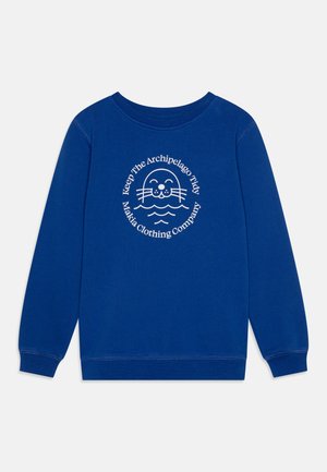 Sweatshirt bleu avec un motif rond représentant une otarie et le texte "Gardez l'archipel propre" en blanc. Manches longues et design à col rond.