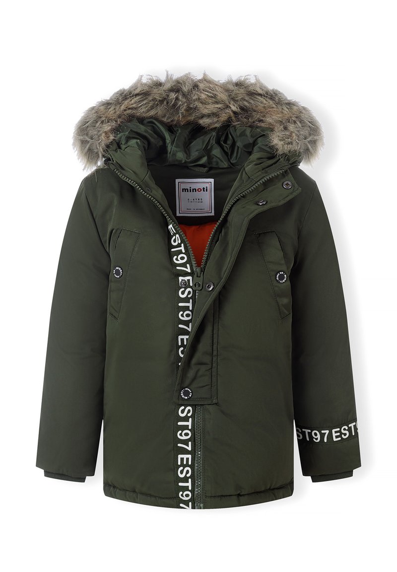 Parka verde acolchada con capucha forrada de pelo sintético, forro interior naranja, cierre de cremallera y detalles del logo en blanco en la parte frontal.